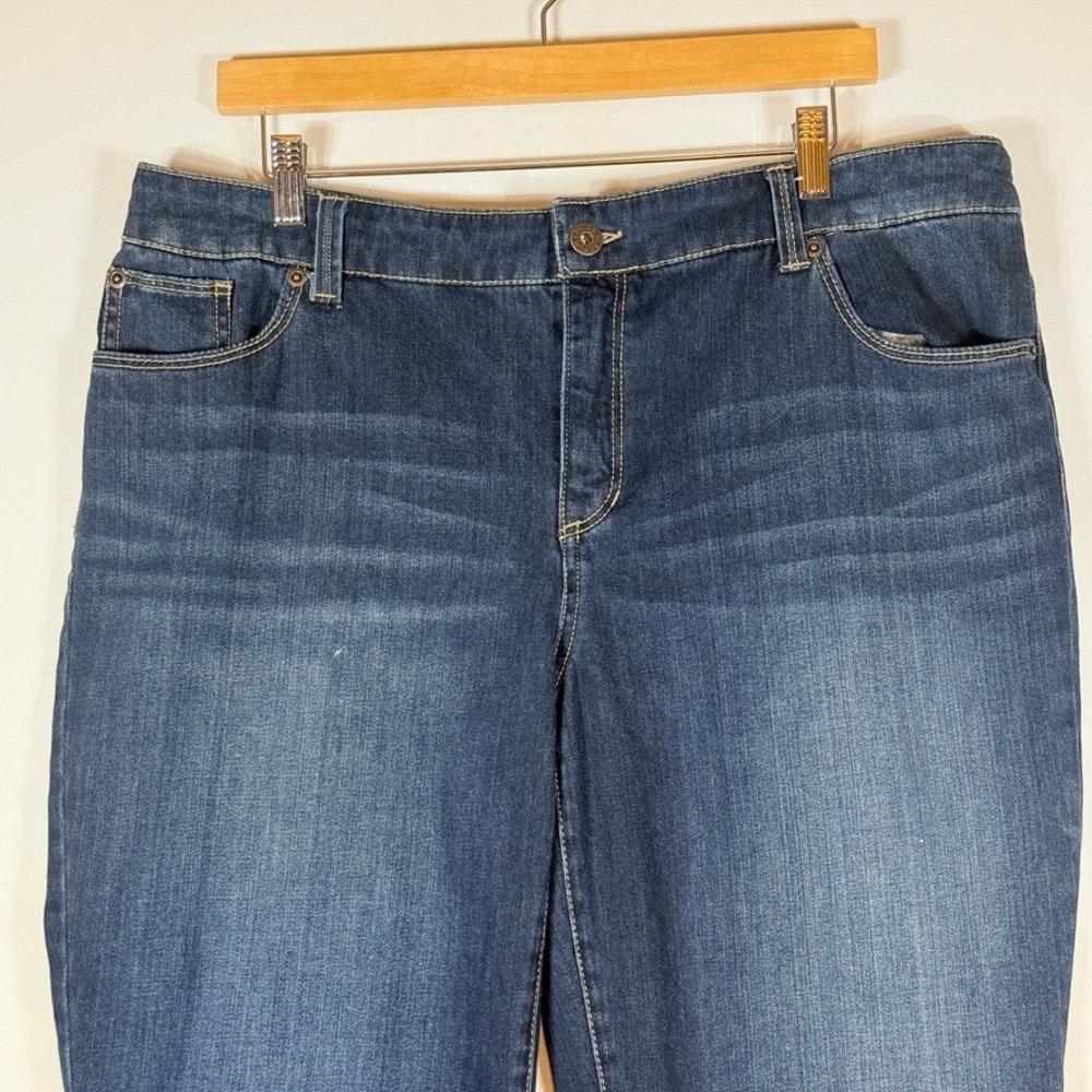 Chico's 3 Short XL Platinum Denim Jeans Dark Wash Blue Womens‎ Straight Leg - Picture 2 of 7